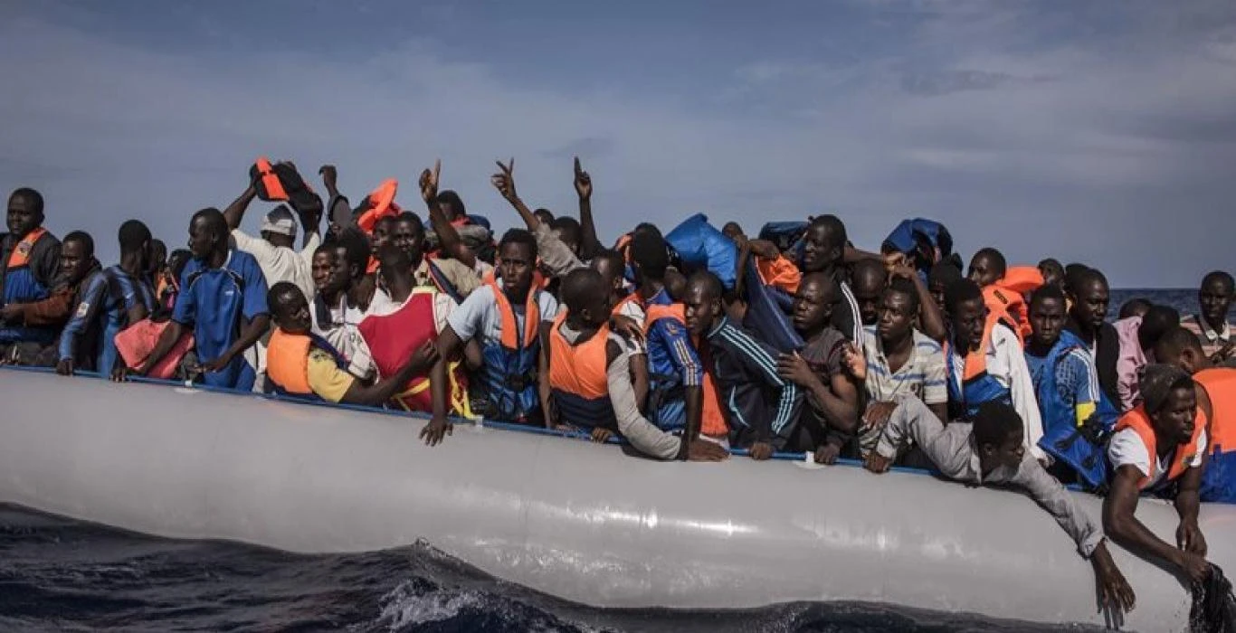 Άφωνοι οι τουρίστες στην παραλία Τσαμπίκα στη Ρόδο: Απόβαση μη νόμιμων μεταναστών την ώρα του πάρτι